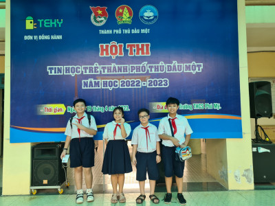 Học sinh Lê Hồng Phong tham gia thi tin học trẻ cấp Thành phố