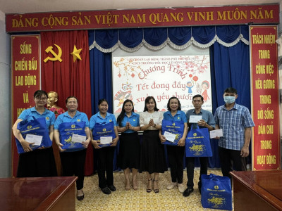 Lễ viếng Đài tưởng niệm các Anh hùng, Liệt sĩ phường Hiệp Thành.