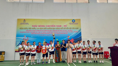 Xuất sắc giành CÚP VÔ ĐỊCH 🏆🥇 giải bóng chuyền nam, nữ CNVC- LĐ khối trường học